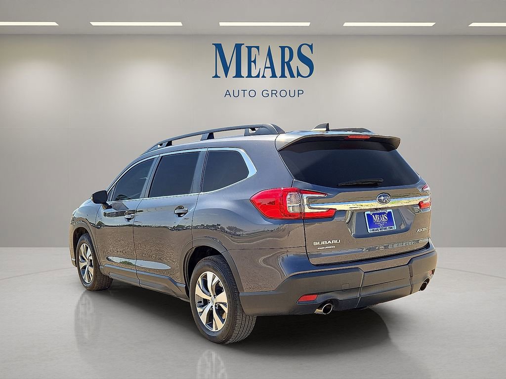 Used 2023 Subaru Ascent Premium image 3