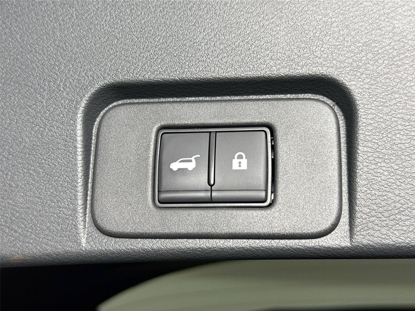 Used 2024 Nissan Rogue SL AWD/4WD image 39