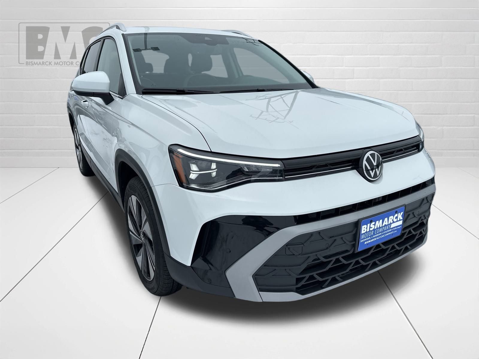 New 2026 Volkswagen Taos SE AWD/4WD image 2