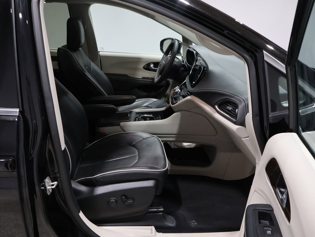 Used 2024 Chrysler Pacifica Limited image 27