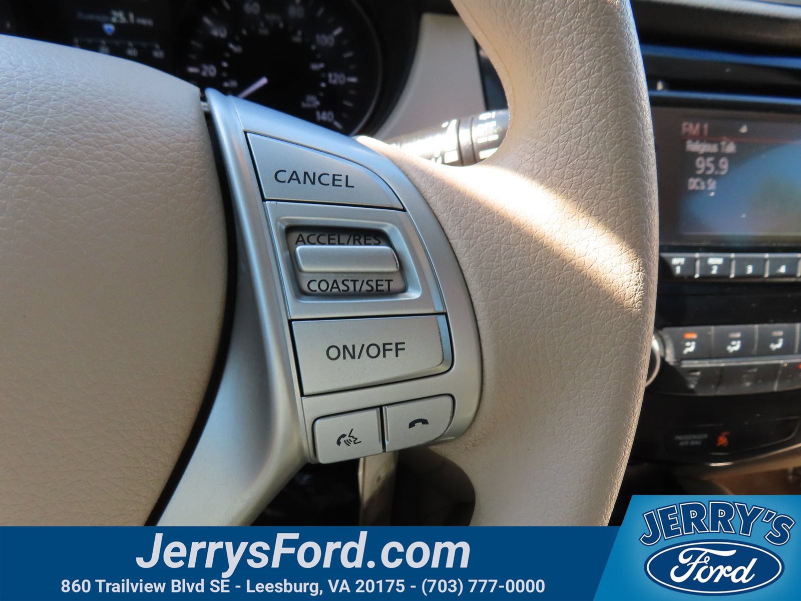 Used 2015 Nissan Rogue S AWD/4WD image 19