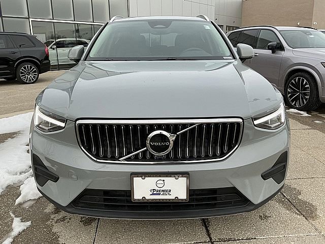 Certified 2025 Volvo XC40 B5 Core image 12