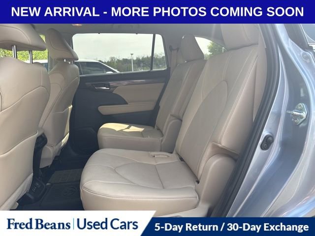 Used 2024 Toyota Highlander Platinum AWD/4WD image 12