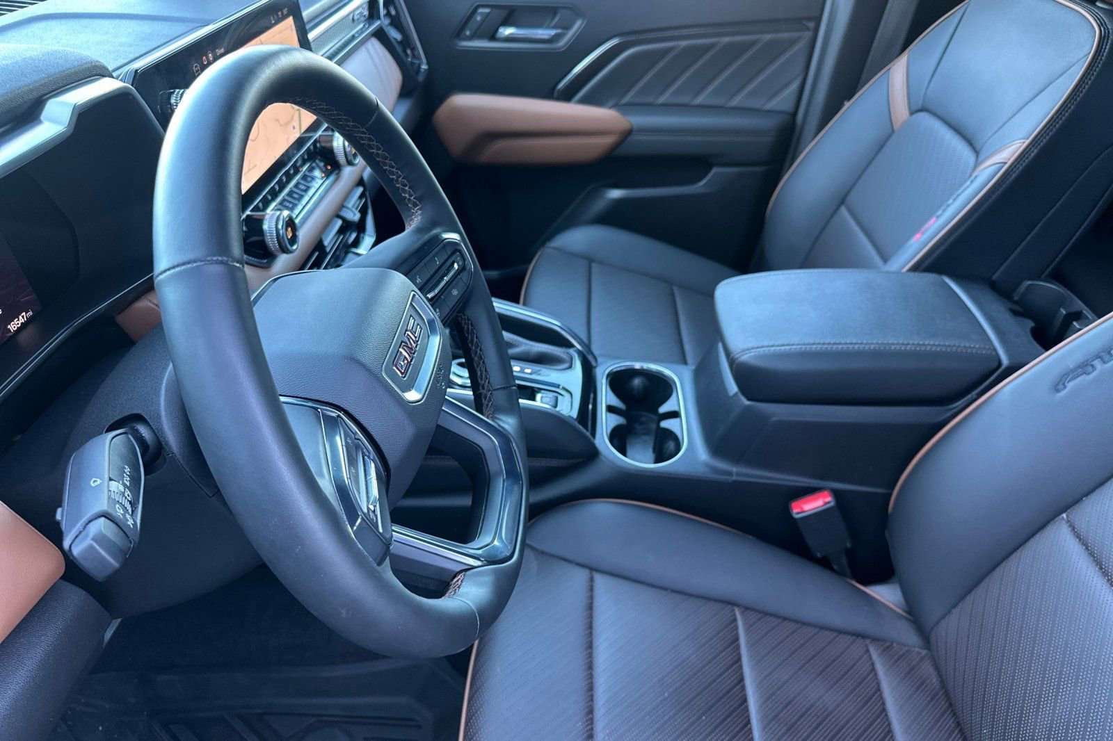 Used 2023 GMC Canyon AT4 w/ AT4 Premium Package AWD/4WD image 9