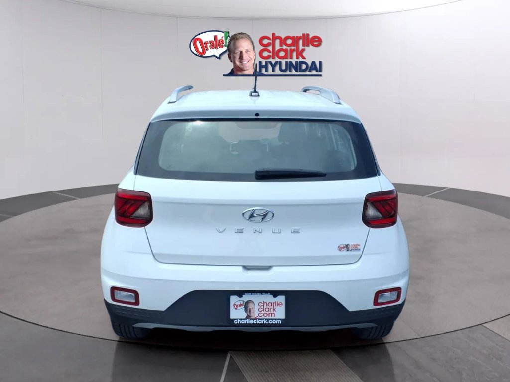 New 2026 Hyundai Venue SEL FWD image 4
