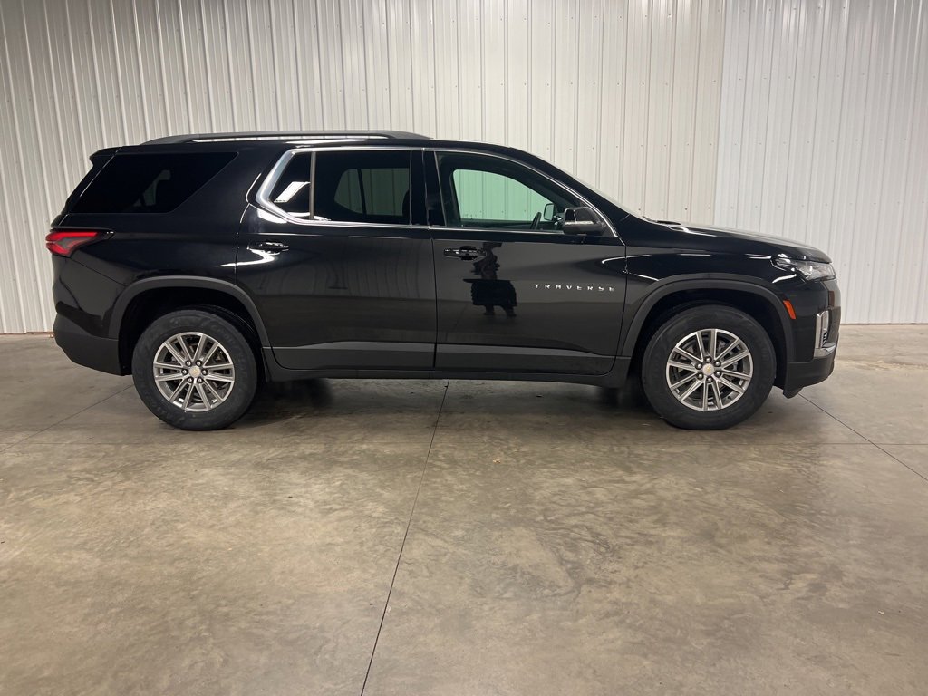 Used 2023 Chevrolet Traverse LT image 2