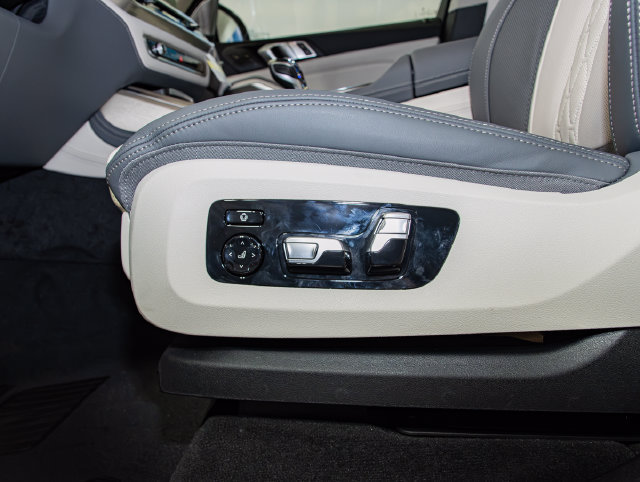 New 2026 BMW ALPINA XB7 AWD/4WD image 15