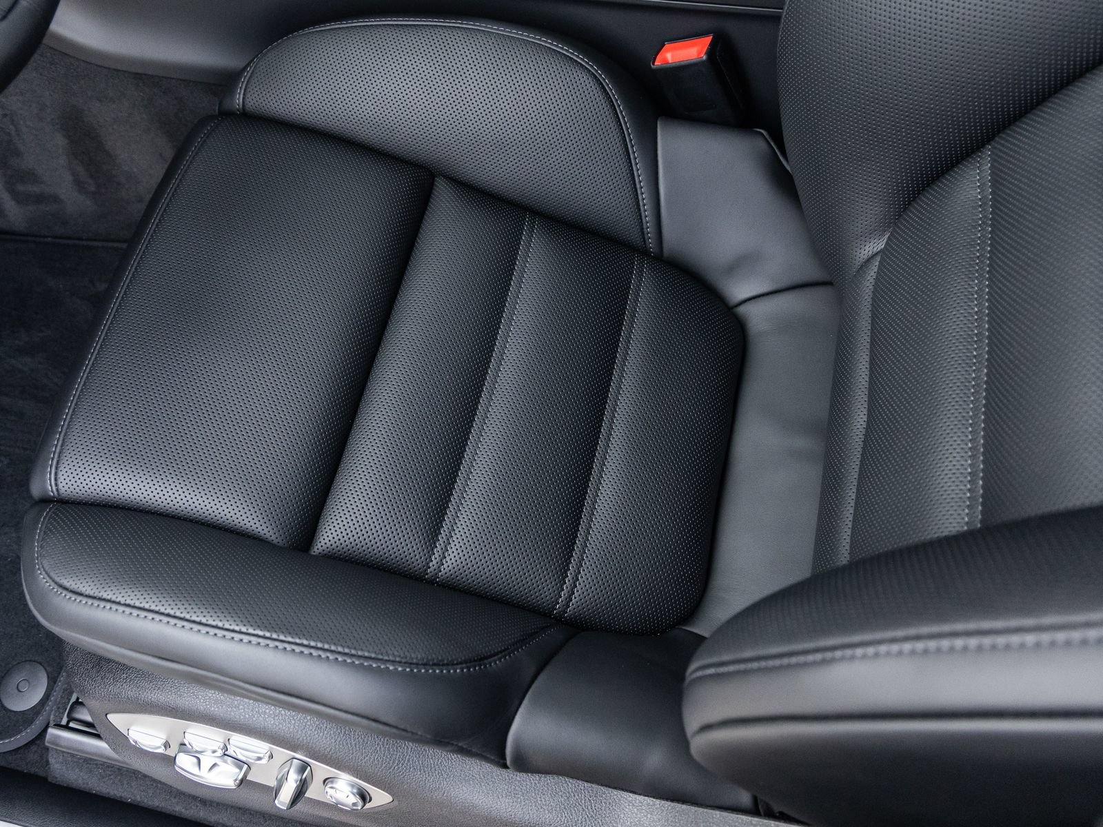 Certified 2026 Porsche Macan S AWD/4WD image 27