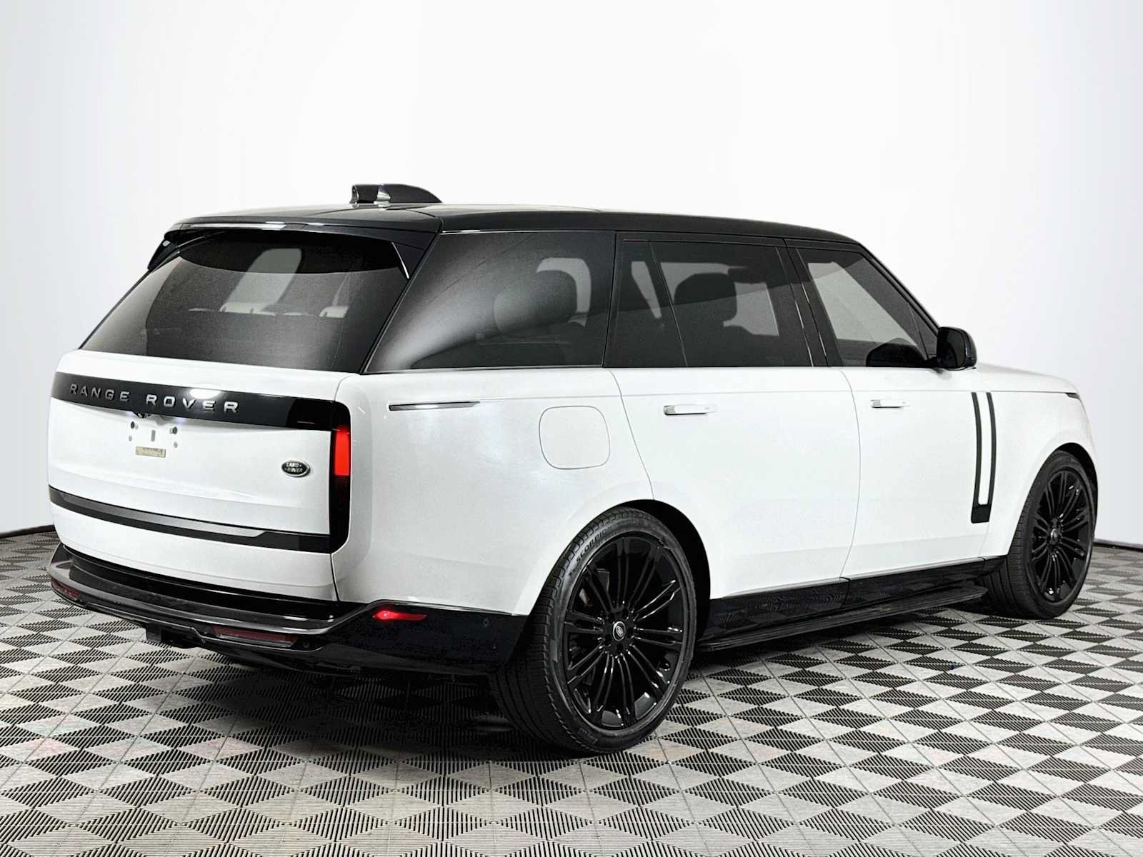 Used 2023 Land Rover Range Rover Long Wheelbase SE AWD/4WD image 5