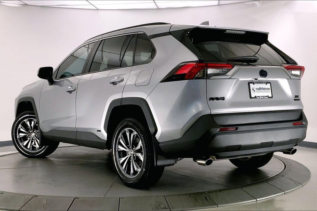 Used 2023 Toyota RAV4 XLE Premium image 10
