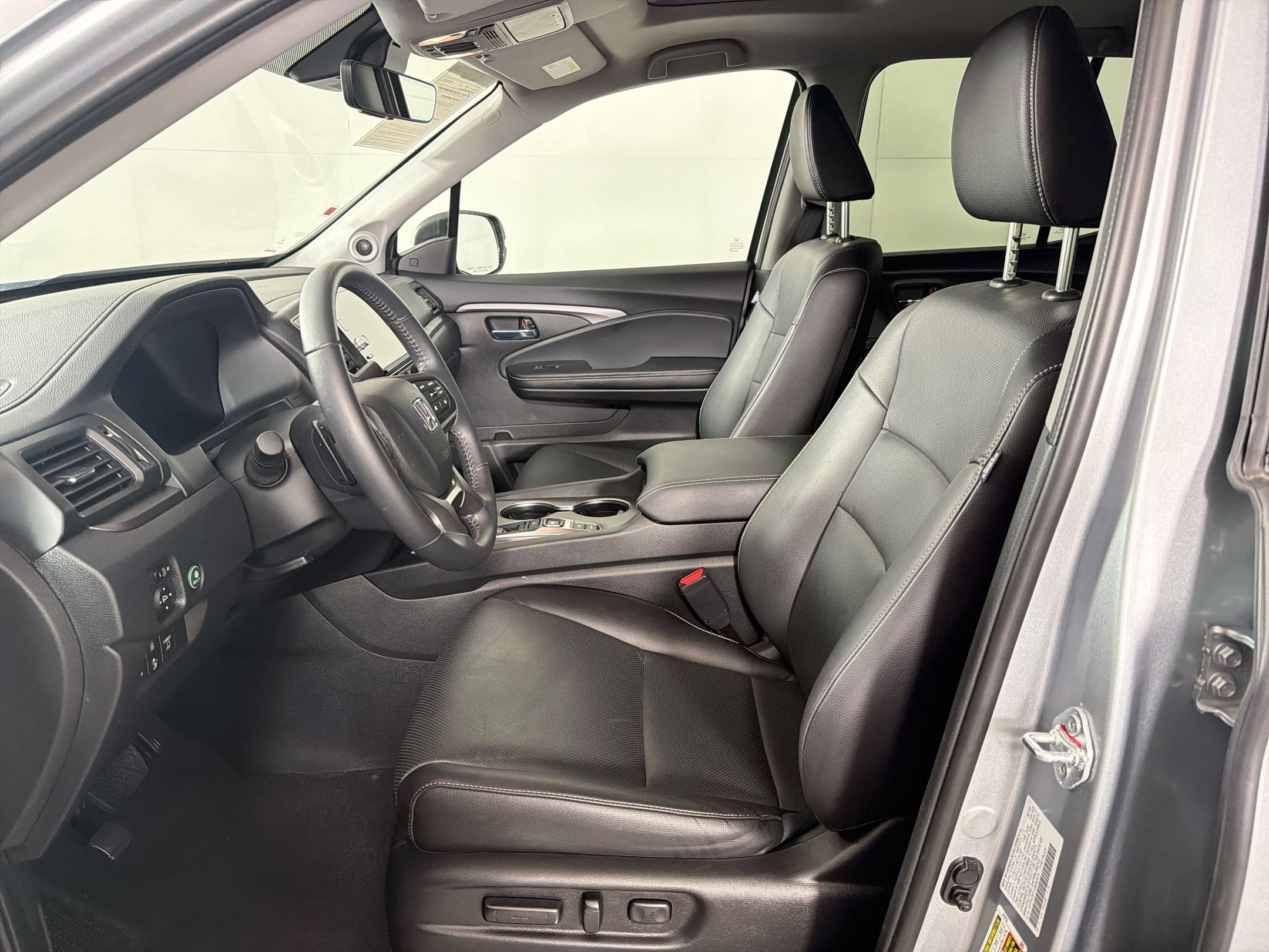 Certified 2025 Honda Ridgeline RTL image 5
