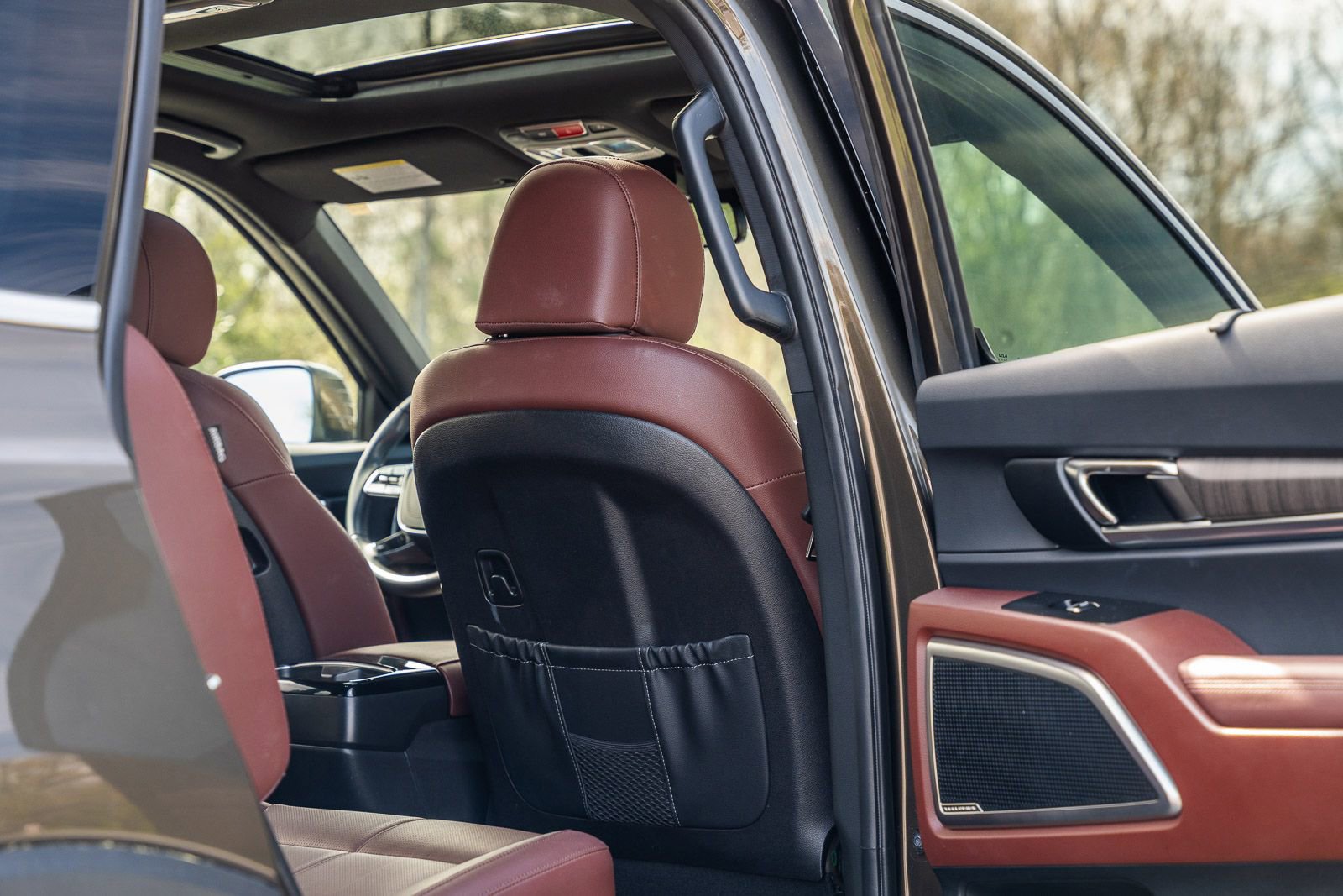 Used 2024 Kia Telluride EX w/ EX Captain's Chair Package image 14