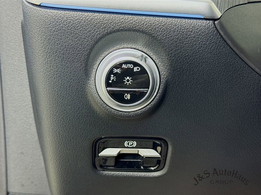 Used 2024 Mercedes-Benz CLE 300 4MATIC Cabriolet w/ Night Package image 10