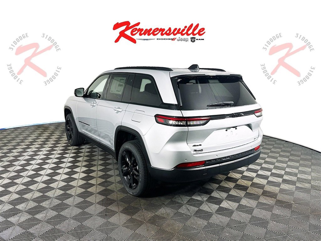 New 2025 Jeep Grand Cherokee Altitude image 5