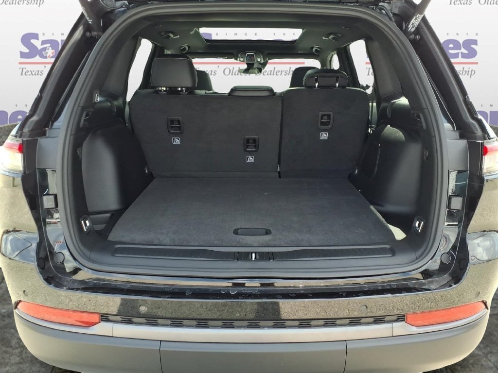 New 2027 Jeep Grand Cherokee Limited w/ Limited Altitude Package RWD image 8