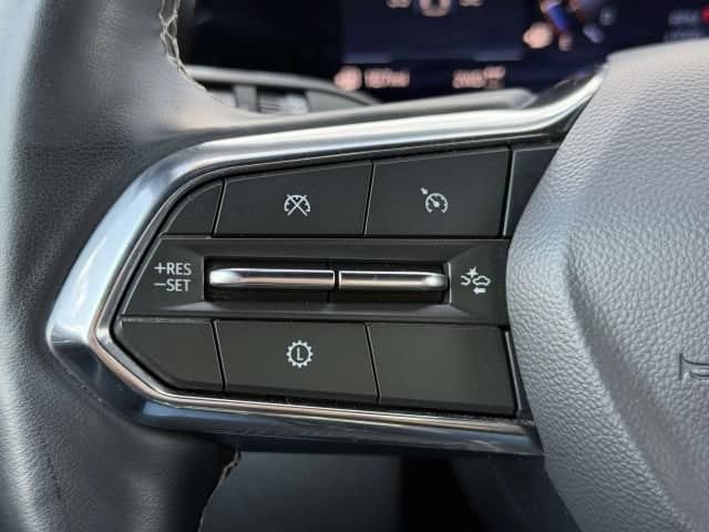 Used 2025 Chevrolet Traverse LT AWD/4WD image 23