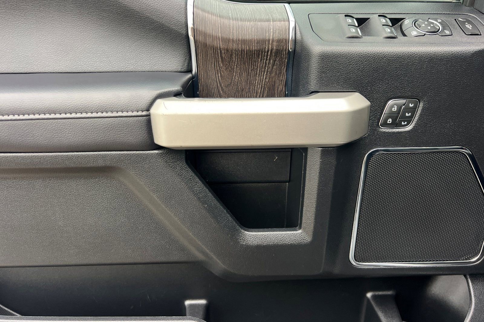 Certified 2020 Ford F350 Lariat image 12