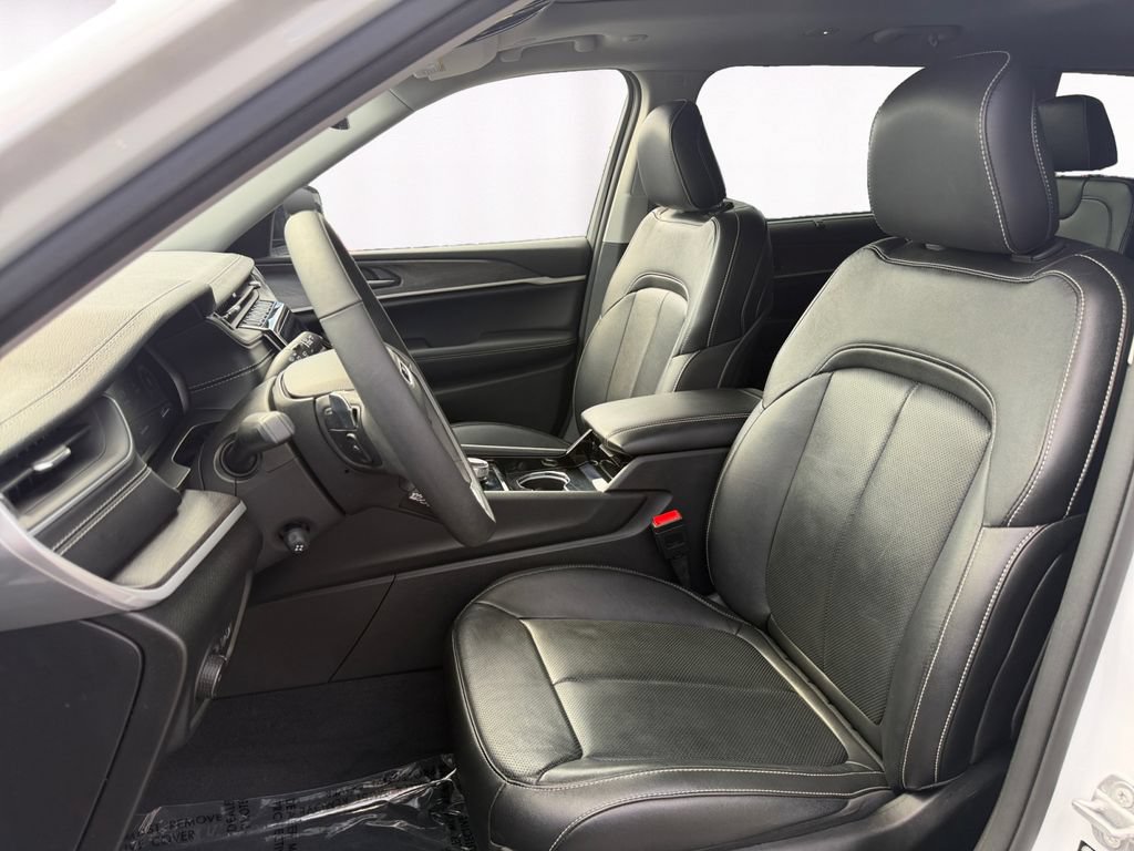 Used 2023 Jeep Grand Cherokee L Limited w/ Luxury Tech Group II AWD/4WD image 9