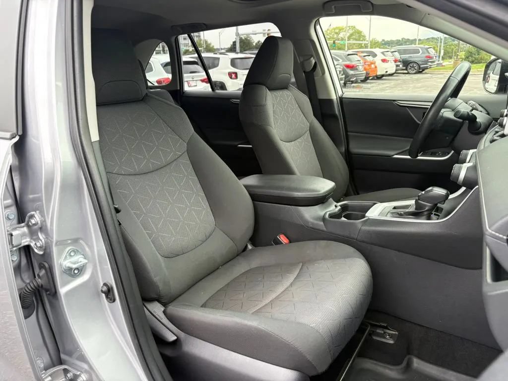 Used 2019 Toyota RAV4 XLE w/ Convenience Package AWD/4WD image 17
