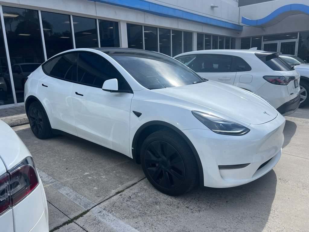 Used 2025 Tesla Model Y Long Range RWD image 4
