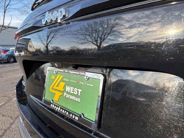 Certified 2022 Jeep Grand Cherokee Limited image 16