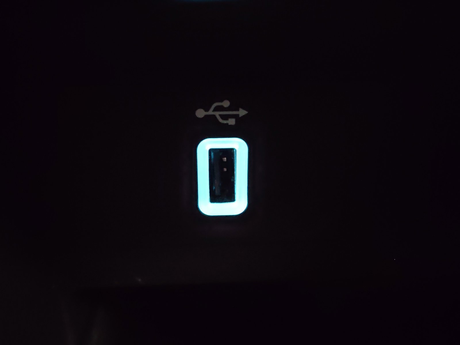 Used 2018 Ford Explorer XLT w/ Equipment Group 202A image 22