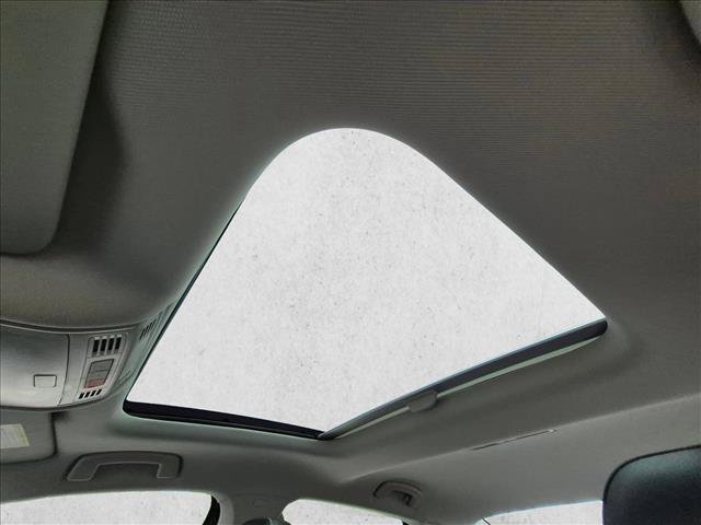 Used 2025 Volkswagen Jetta SE w/ Sunroof Package FWD image 17