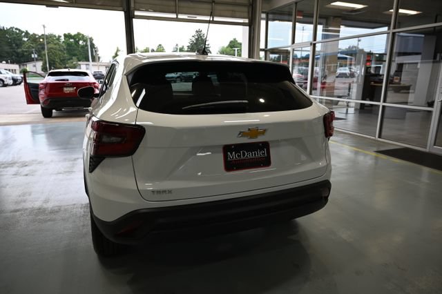 New 2026 Chevrolet Trax LS w/ Driver Confidence Package FWD image 6