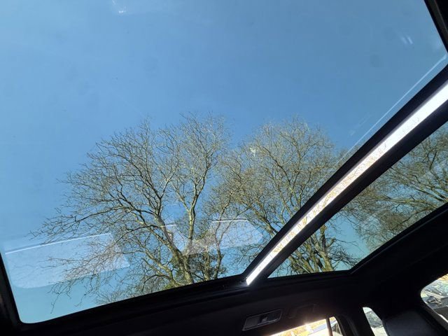 Used 2022 Volkswagen Tiguan SEL R-Line AWD/4WD image 34