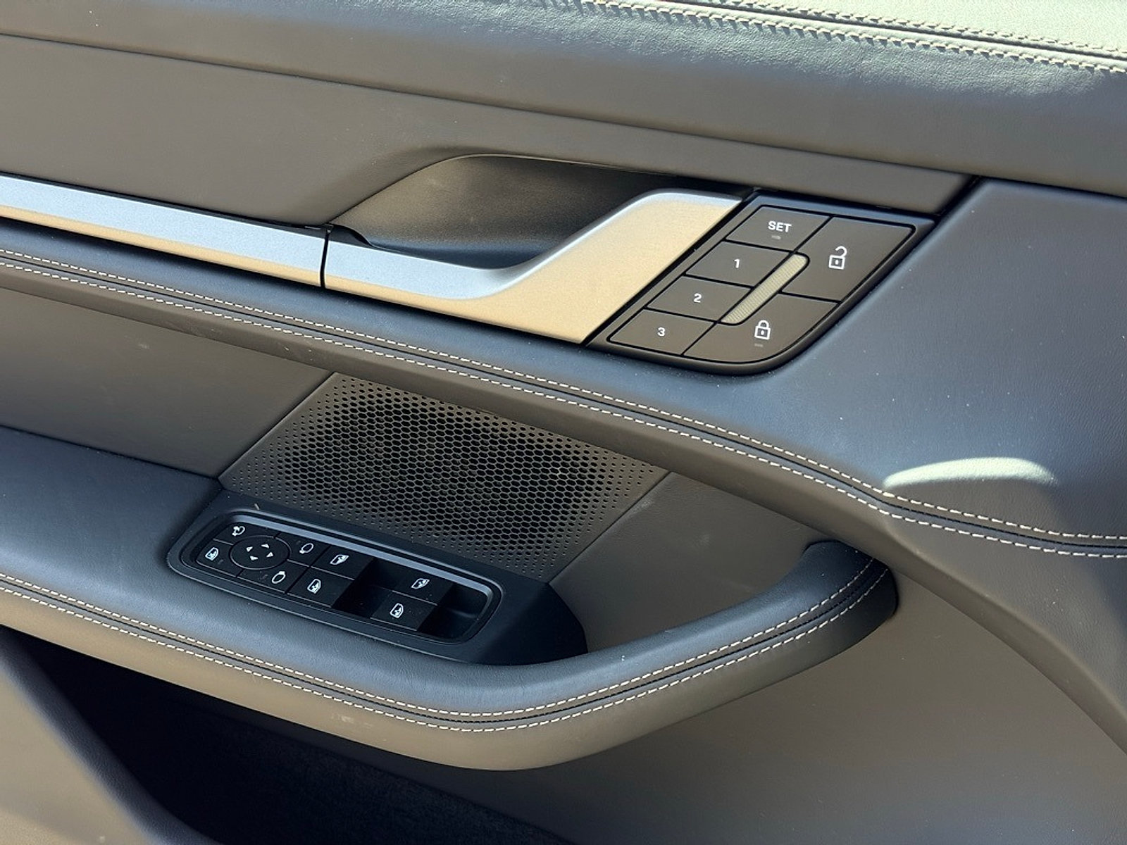 New 2025 Porsche Taycan Turbo AWD/4WD image 27