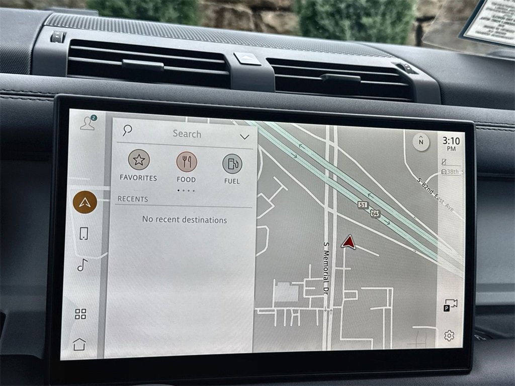 Used 2025 Land Rover Defender 110 S image 24