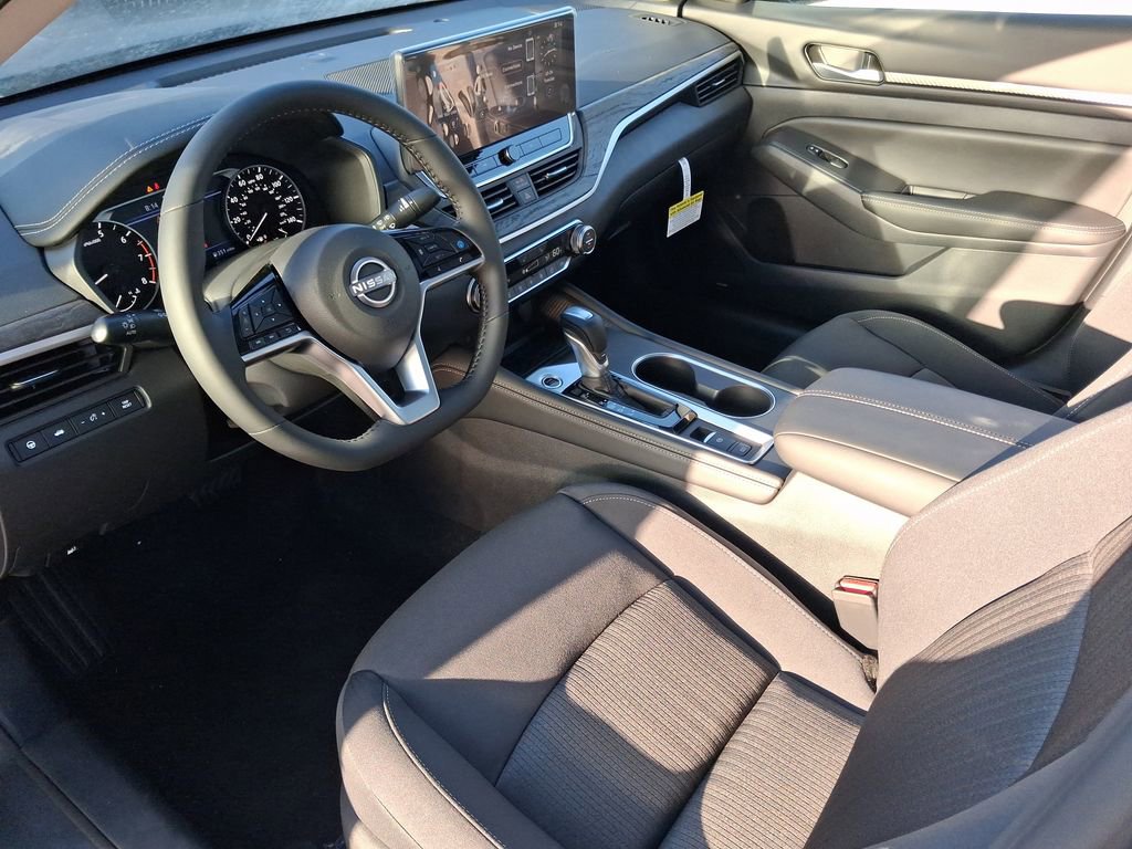 Used 2025 Nissan Altima 2.5 SV w/ SV Premium Package image 13