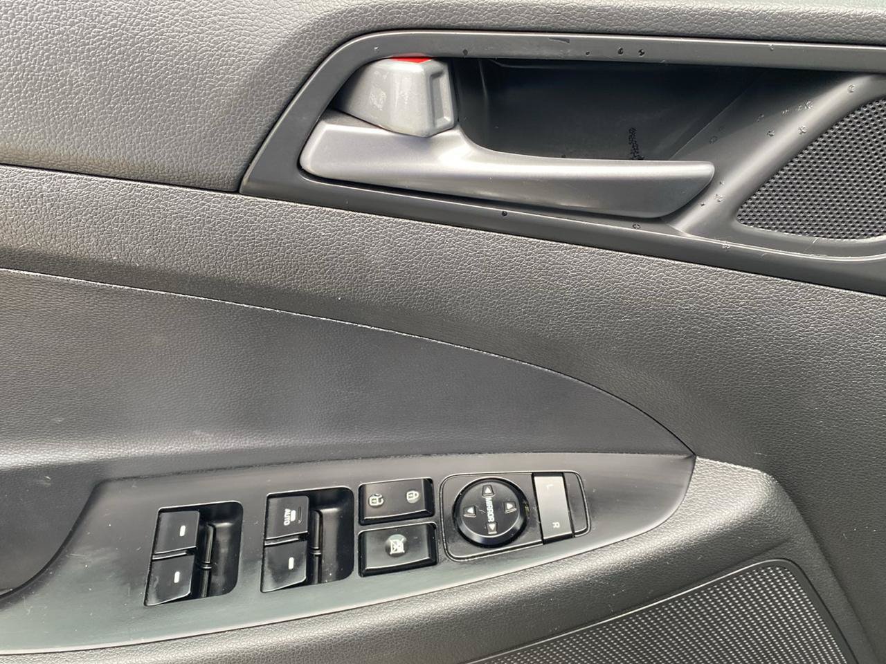 Used 2017 Hyundai Tucson Sport FWD image 17