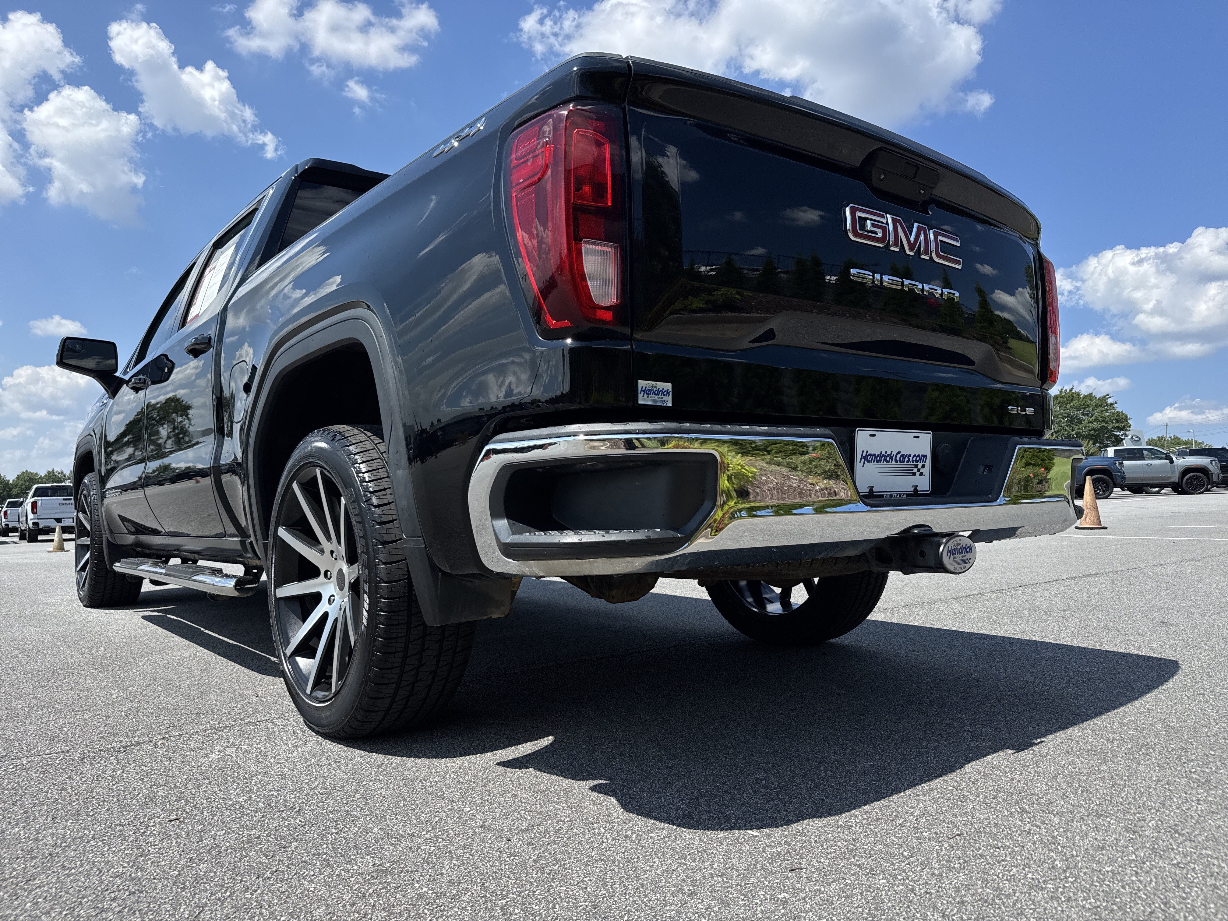 Used 2020 GMC Sierra 1500 SLE w/ SLE Value Package AWD/4WD image 8