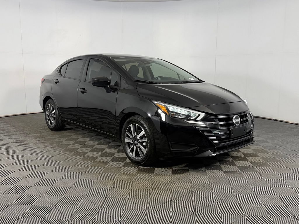 Used 2025 Nissan Versa SV FWD image 4
