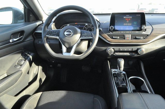 Used 2024 Nissan Altima 2.5 SV image 18
