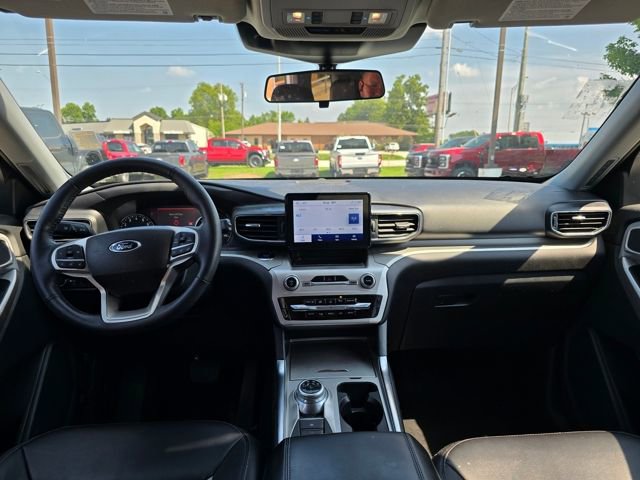 Used 2022 Ford Explorer XLT w/ Equipment Group 202A image 16