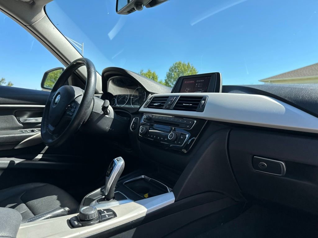 Used 2018 BMW 320i xDrive Sedan w/ Convenience Package AWD/4WD image 24