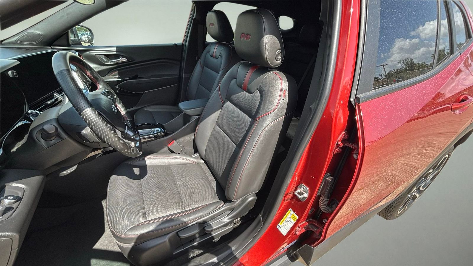 Used 2024 Chevrolet Trax RS w/ Driver Confidence Package FWD image 17