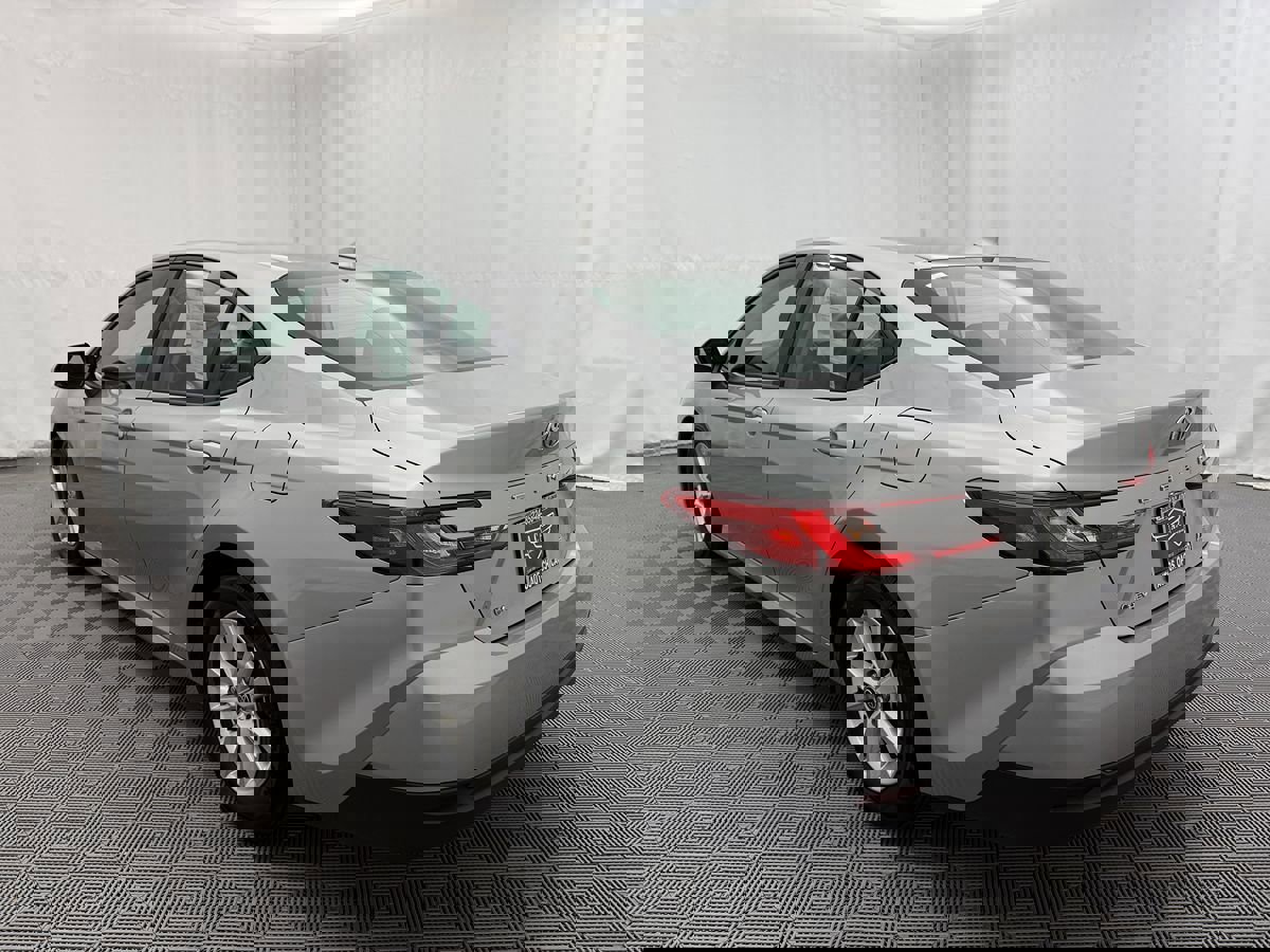 Used 2025 Toyota Camry LE image 4
