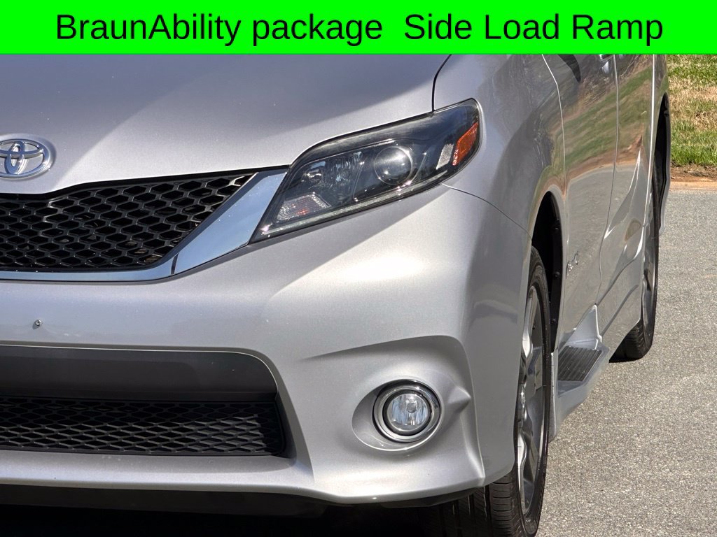 Used 2015 Toyota Sienna SE w/ SE Preferred Package FWD image 53