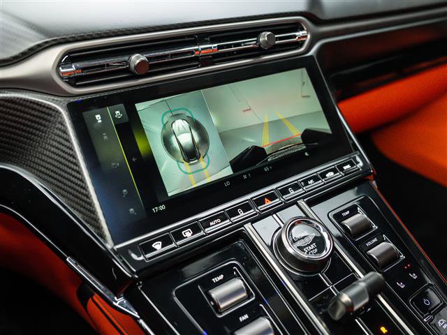 Used 2025 Aston Martin V8 Vantage Coupe image 28