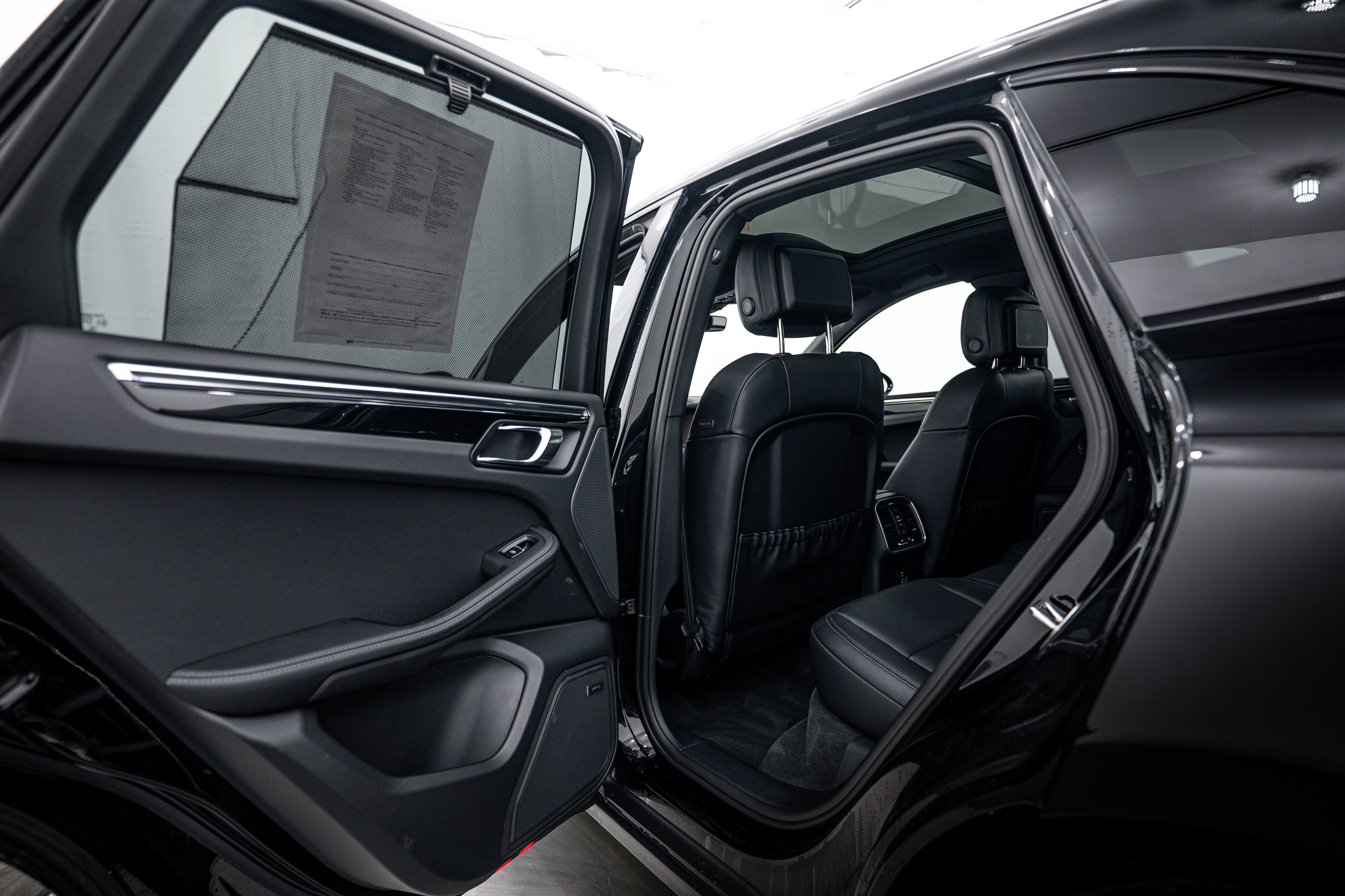Certified 2026 Porsche Macan AWD/4WD image 23