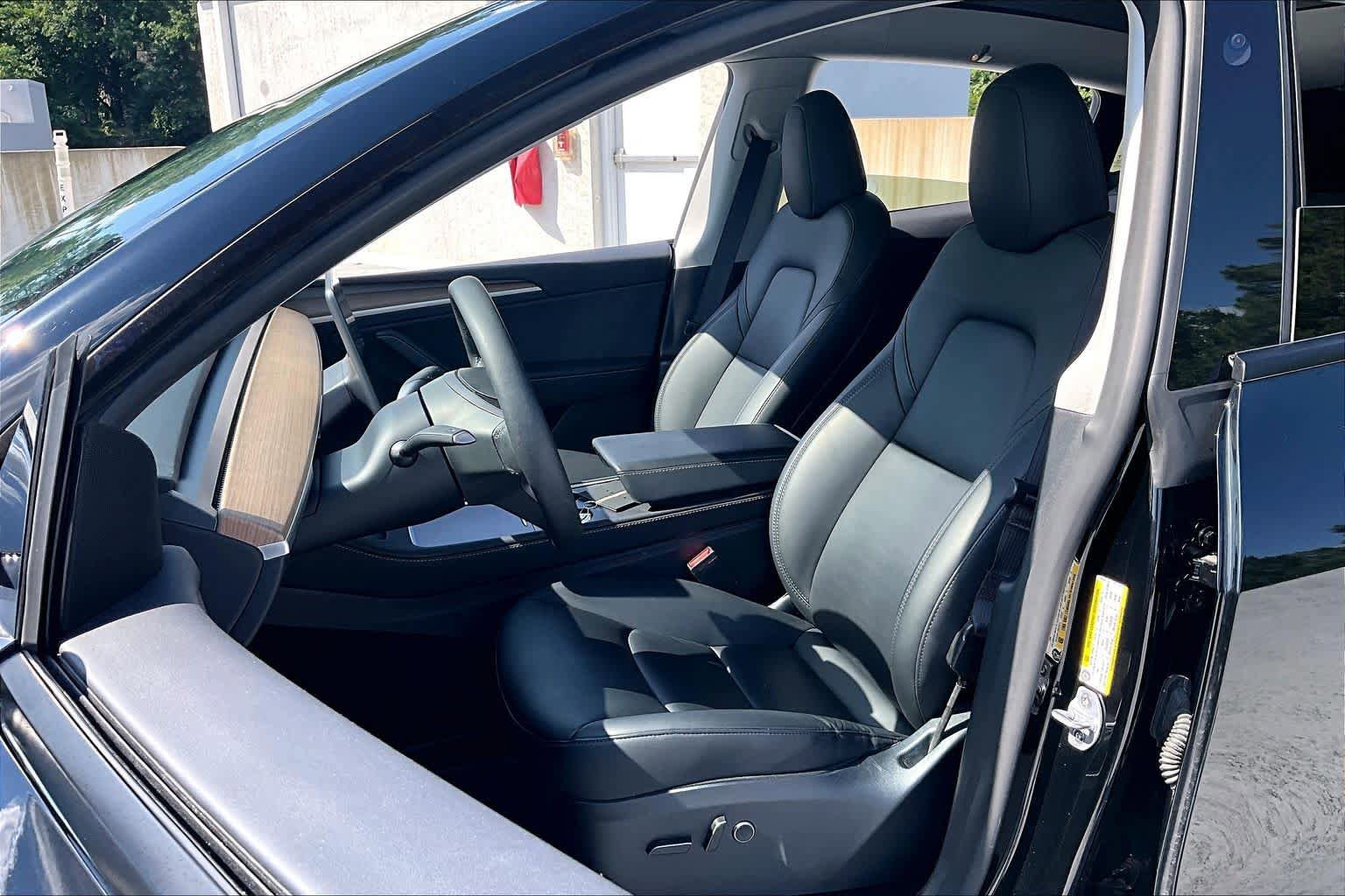 Used 2024 Tesla Model Y Long Range AWD/4WD image 7