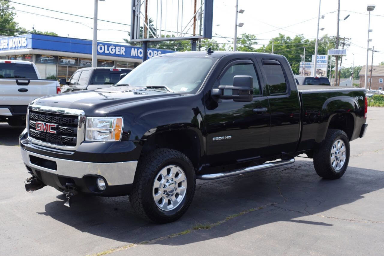 Used 2011 GMC Sierra 2500 SLE w/ SLE Preferred Package AWD/4WD image 2