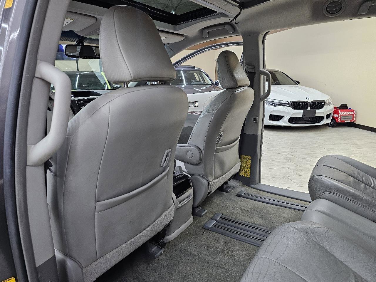Used 2013 Toyota Sienna XLE image 28