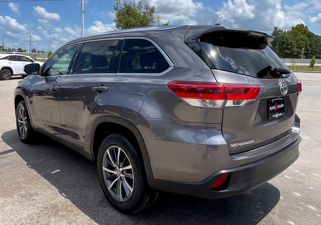 Used 2017 Toyota Highlander XLE FWD image 4