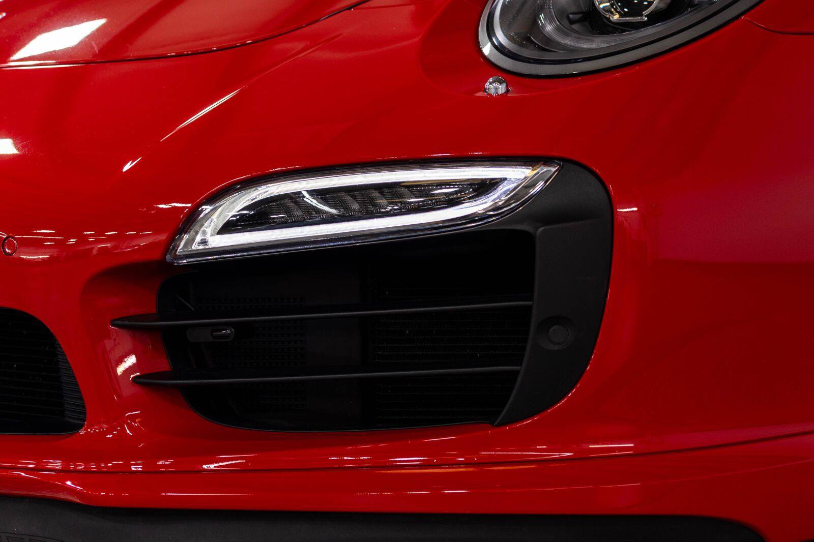 Used 2015 Porsche 911 Turbo S AWD/4WD image 47