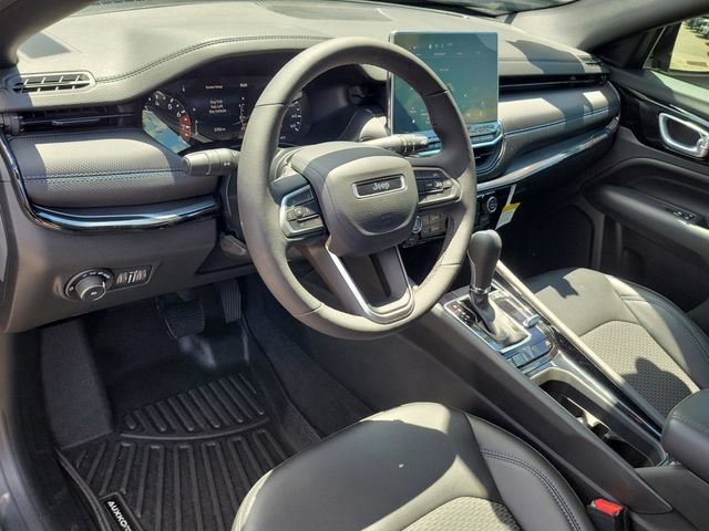Used 2026 Jeep Compass Latitude AWD/4WD image 16