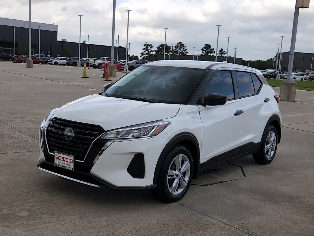 Used 2024 Nissan Kicks S FWD image 9